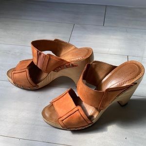 Open toe leather straps wooden clogs, 4” pumpkin